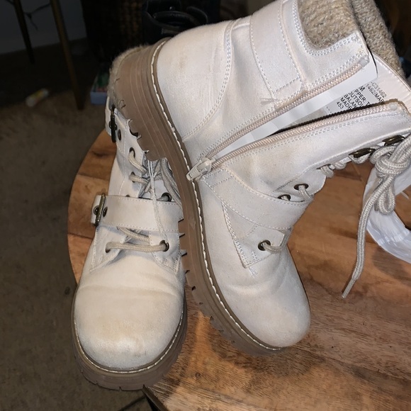 Cliffs by White Mountain Womens Marlee Ivory Combat & Lace-up Boots Shoes NWT - Picture 2 of 5